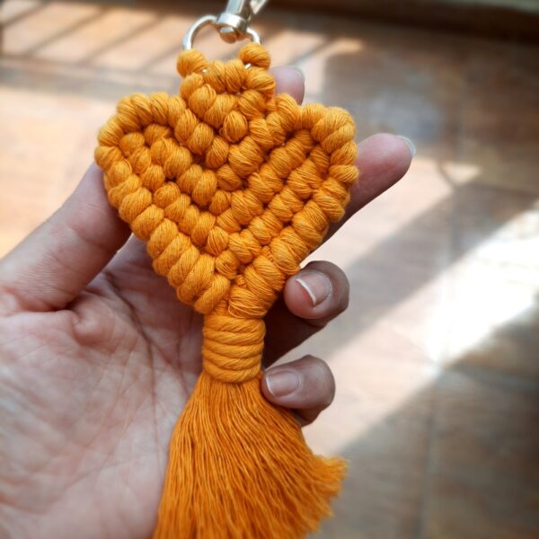 macrame-keychain