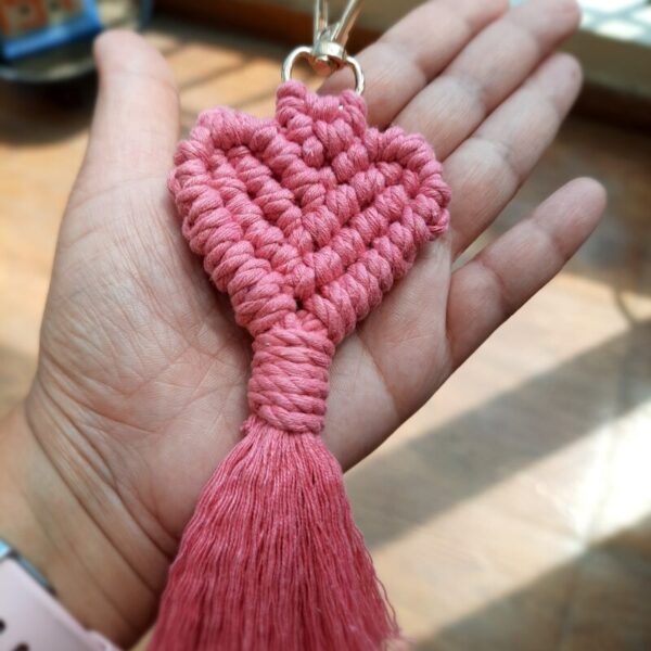 key6 macrame-keychain