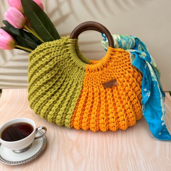 crochet-pumpkin-handbag