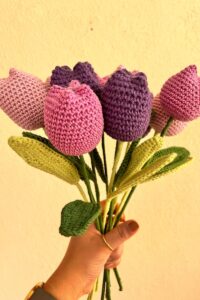 crochet-tulip-stick-closed