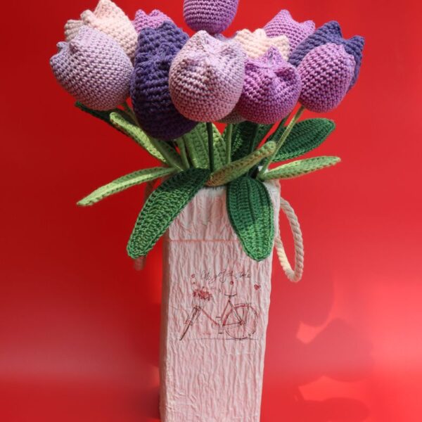 crochet-tulip-stick-closed
