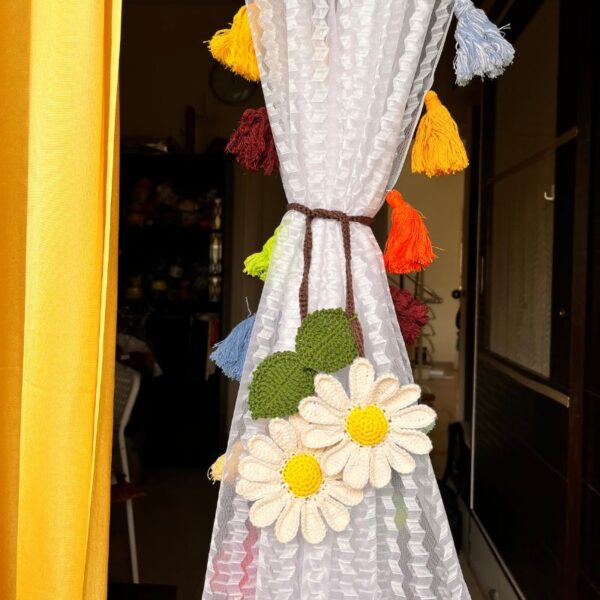 Daisy-curtain-Tie-back