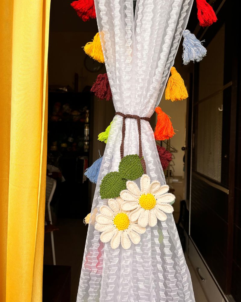 Daisy-curtain-Tie-back