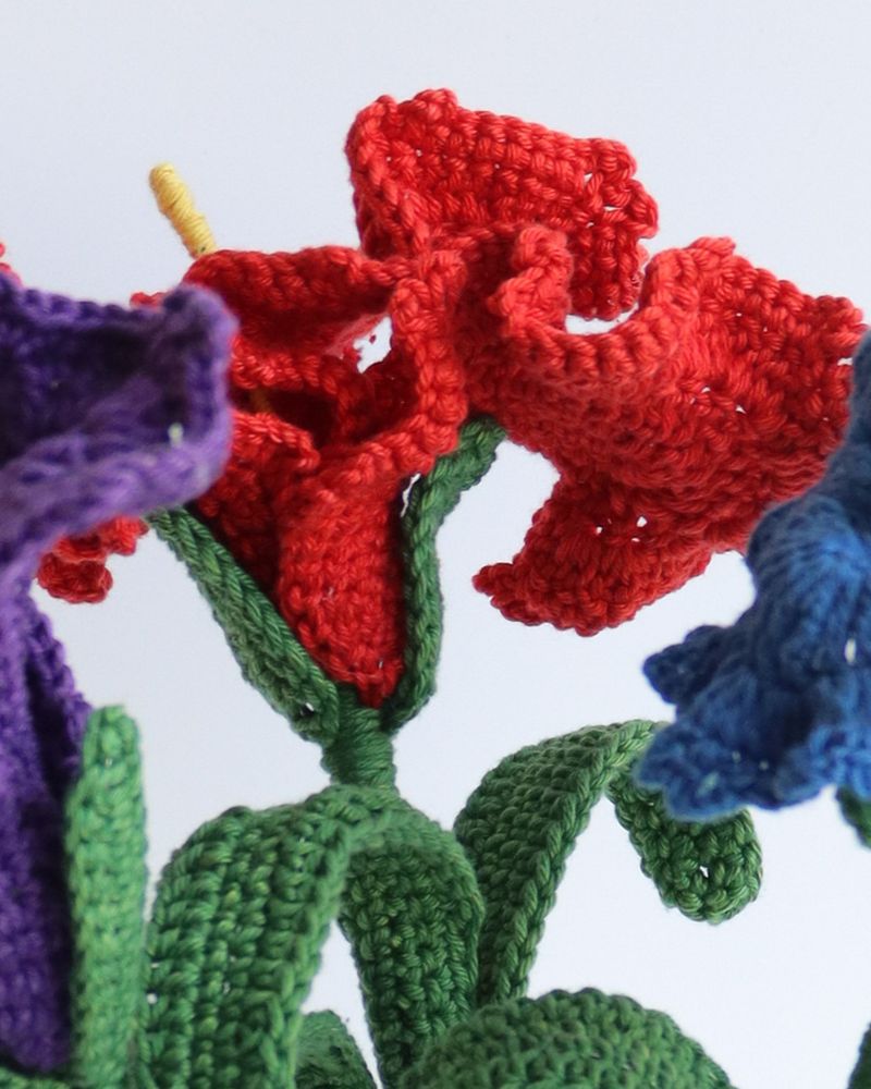 Crochet-red-iris-flower Crochet-red-iris-flower