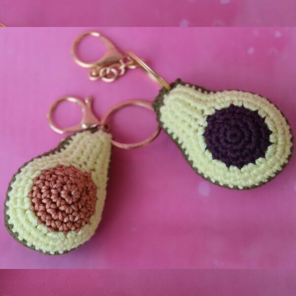 crochet-avocado-keychain