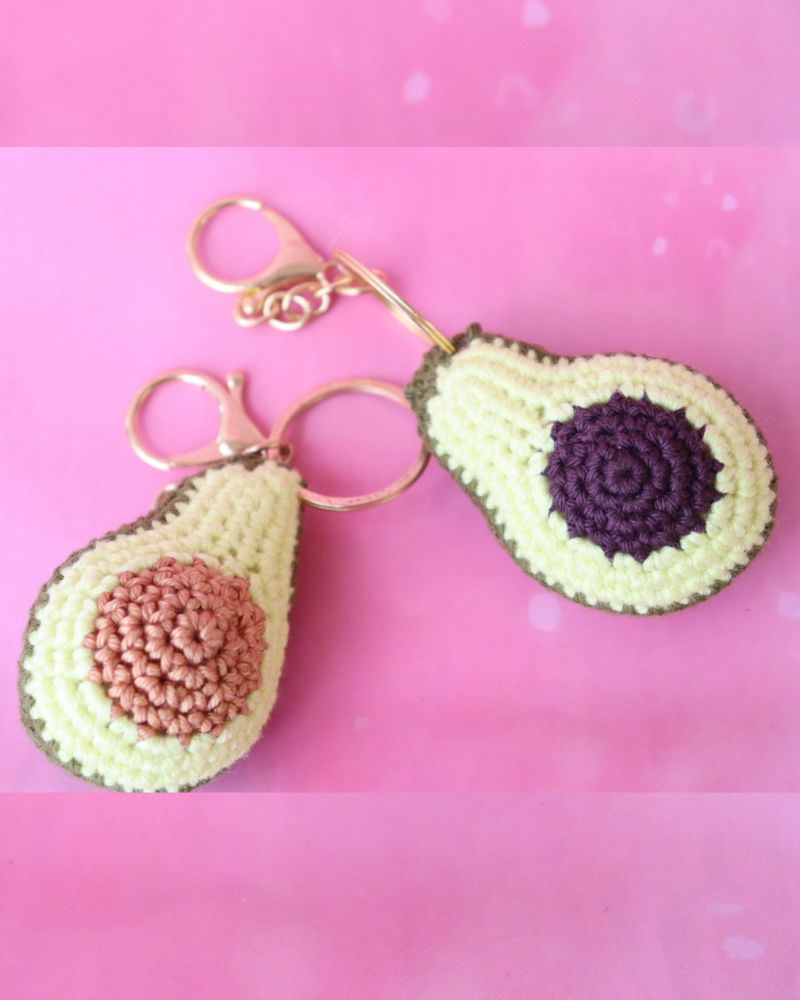 crochet-avocado-keychain crochet-avocado-keychain